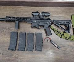 Zion Arms R15 M4 AEG + EOTech G33 + Lancer Tactical Red Dot + 4 cargadores + batería